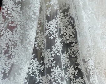 Gebroken witte kantstof, Frans geborduurd bloemmotief kant, trouwjurk bruidsjurk stof, 1 yard