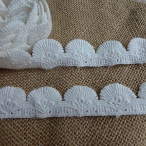 Cotton Lace trim in Off white, Beige Shells Trim Cotton Ribbon, Scallop Borders Trim, For DIY crafts, Sewing Supply,1.1&#39;&#39; Width, By 2 Yards
