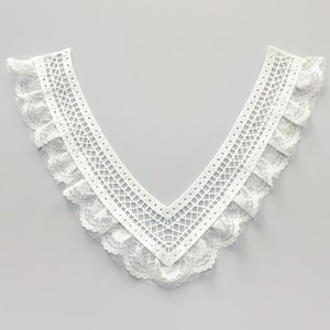 Retro Venice Leaf Lace Collar in Off white, Pleated lace Floral collar,  V-neck Fake Neckline for Summer dress, Sweater, 1 pcs