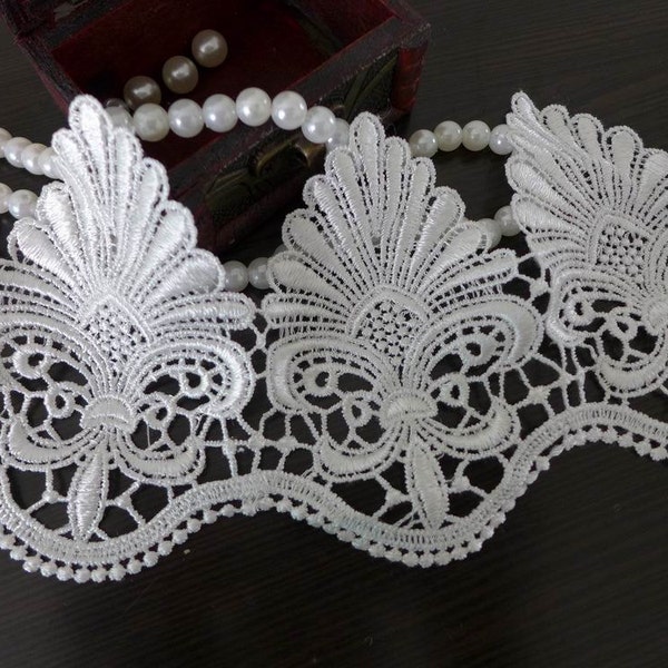 Lace Trim, Off White Venice Lace Fabric with Scalloped Trim For Bridal, Clutch bags, Applique, Dresses, Sashes, Sewing, Crafting, 2 yards