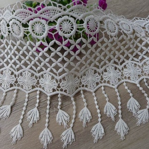 Off White Crochet Lace Trim, Scallop Edge Fringed Lace Trim, Venice Scalloped Lace, by 1 yard
