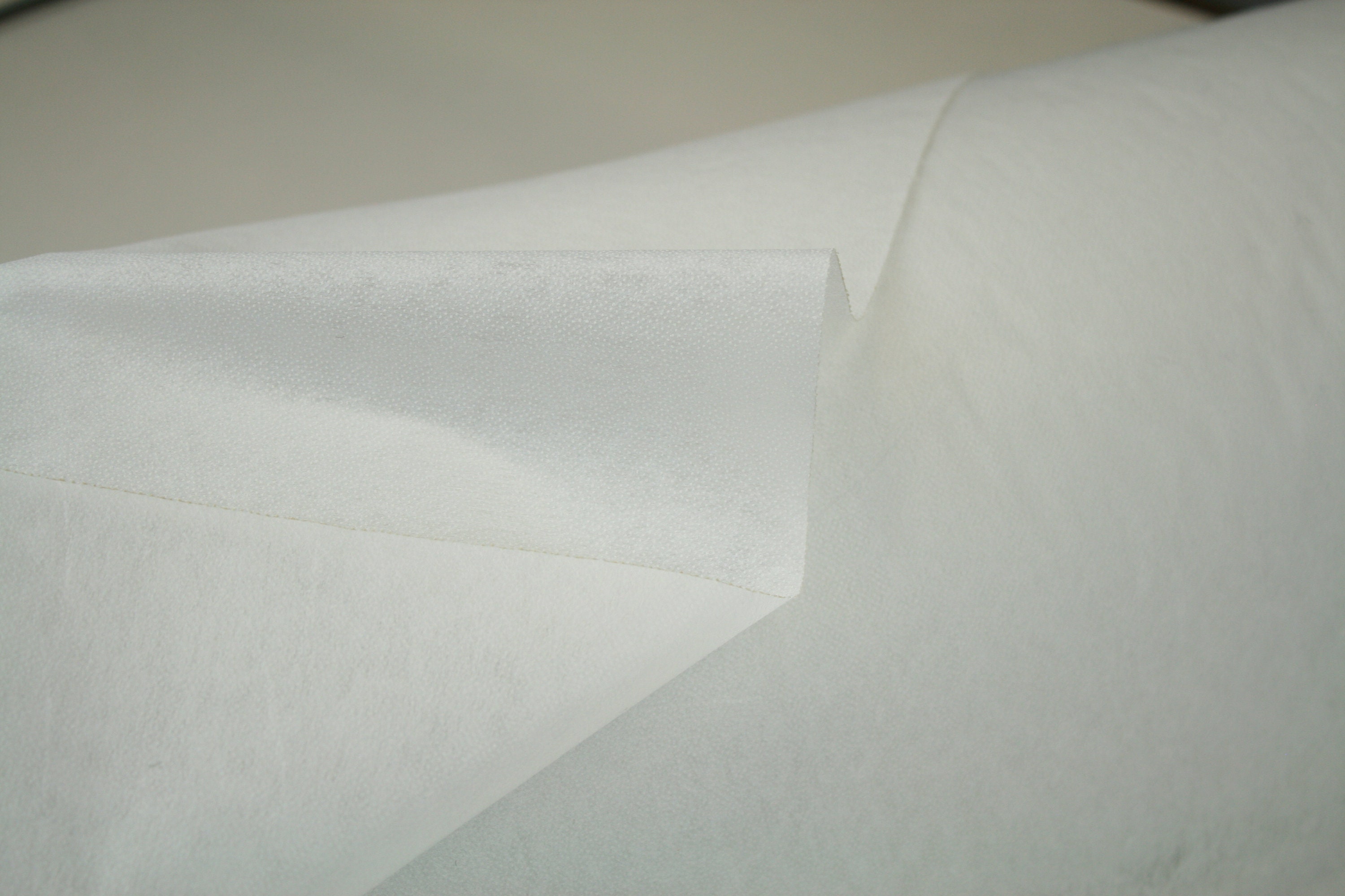 Iron On Fusible Interfacing WHITE HEAVY WEIGHT Fabric 100cm Wide Per Metre