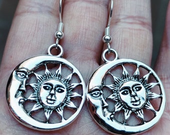 Maan en zon oorbellen, maan en zon sleutelhanger, maan en zon charme, Tibetaanse zilveren charmes, zilveren charmes,
