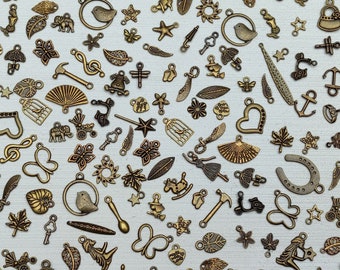 Breloques pendentifs en métal bronze, Assortiment de breloques, Breloques pendentifs Tibetaines, Pendentifs pour la fabrication de bijoux