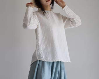 24618---White Minimalist Striped Linen Blouse with Long Sleeves, Basic Linen Top in Ecru, Linen Shirt, Linen T, Linen T-shirt, Linen Tee