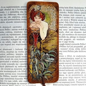 Alphonse Mucha Lesezeichen – Rubin & Smaragd Art, Metallanhänger