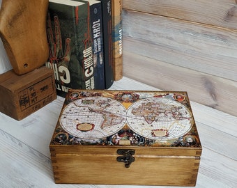 Wooden watch box. Watch case for 6 watches