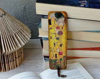 Wooden bookmark with Gustav Klimt's painting "The Kiss"