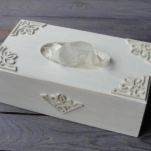 Weißer Holzbezug für Taschentücherbox - Rechteckiger Serviettenhalter - Handdekorierte Taschentuchbox - Minimalistisches Badezimmer- oder Waschtischdekor