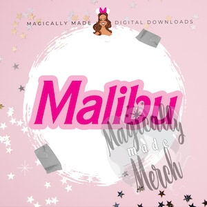 Könnte beinhalten: Pinkes und weißes digitales Download-Design mit dem Wort "Malibu" in fetter rosa Schrift. Das Design ist von silbernen Glitzersternen auf rosa Hintergrund umgeben.