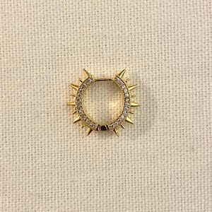 Creole earring surrounded by peaks and paved with zircons. Sold individually