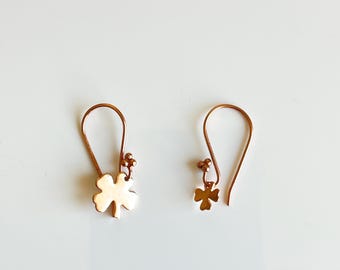 Earrings with lucky clover pendants of different sizes - Poetic jewelry in rose gold plated, boho chic style