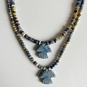 Halsband med örnhänge och lapis lazuli. 2 alternativ tillgängliga