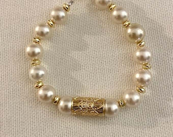 Bracelet in freshwater pearls. 2 models available