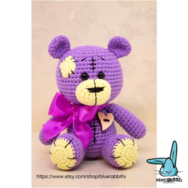 Amigurumi bear crochet pattern. Valentines day. Languages: English, French, Dutch, German, Spanish, Norwegian, Portuguese, Danish, Swedish imagem 6