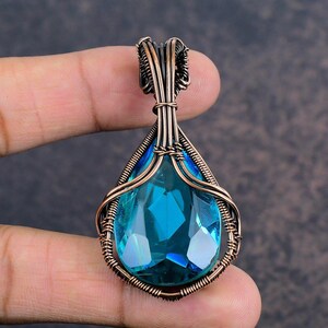 Wunderbarer Blautopas-Edelstein-Kupferanhänger, handgemachter Kupferschmuck, Topas-Kupferketten-Anhänger Boho Schmuck für Geburtstagsgeschenk