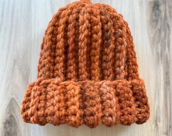 Gorro de lana naranja hecho a mano a crochet: gorro de invierno de suave mezcla de lana.