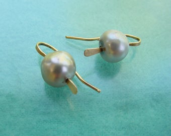 South Sea Pearl Earrings, Grey Tahitian Pearl Earring, Pearl Earrings, 18K Gold, South Sea Pearls, Drop Earrings, Hammered Gold, Pearl Drops