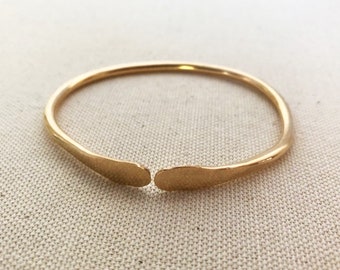 Gold Oval Hammered Bangle, 14 K Gold Fill Bangle, Hand Hammered Oval Bracelet, Classic Bangle Bracelet, Woman's Gold Bangle