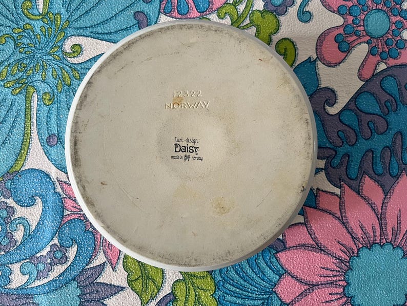 Large Figgjo Flint Turi Daisy Design Bowl 12322 Circa 1960 image 9