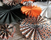 Halloween Party Decor / CLEARANCE / 15 Paper Rosettes / Paper Fan / Photo Backdrop / Halloween Photo Session