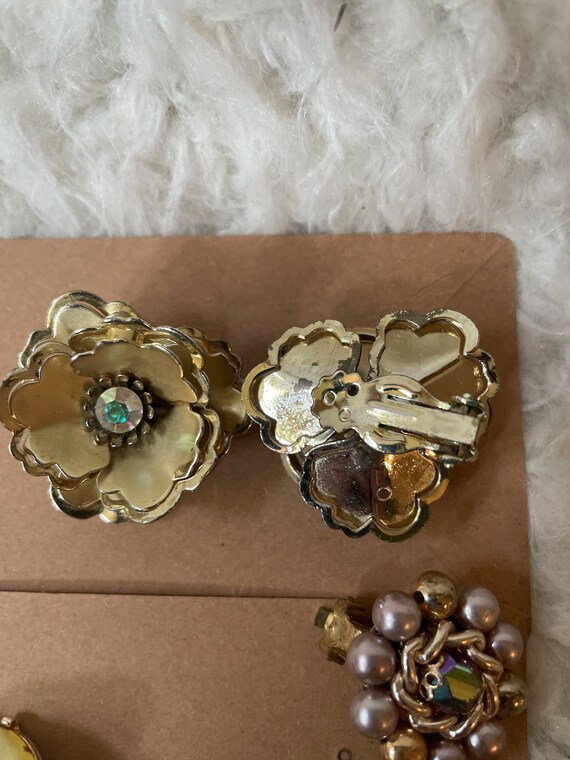 3 pairs of clip earrings - image 3