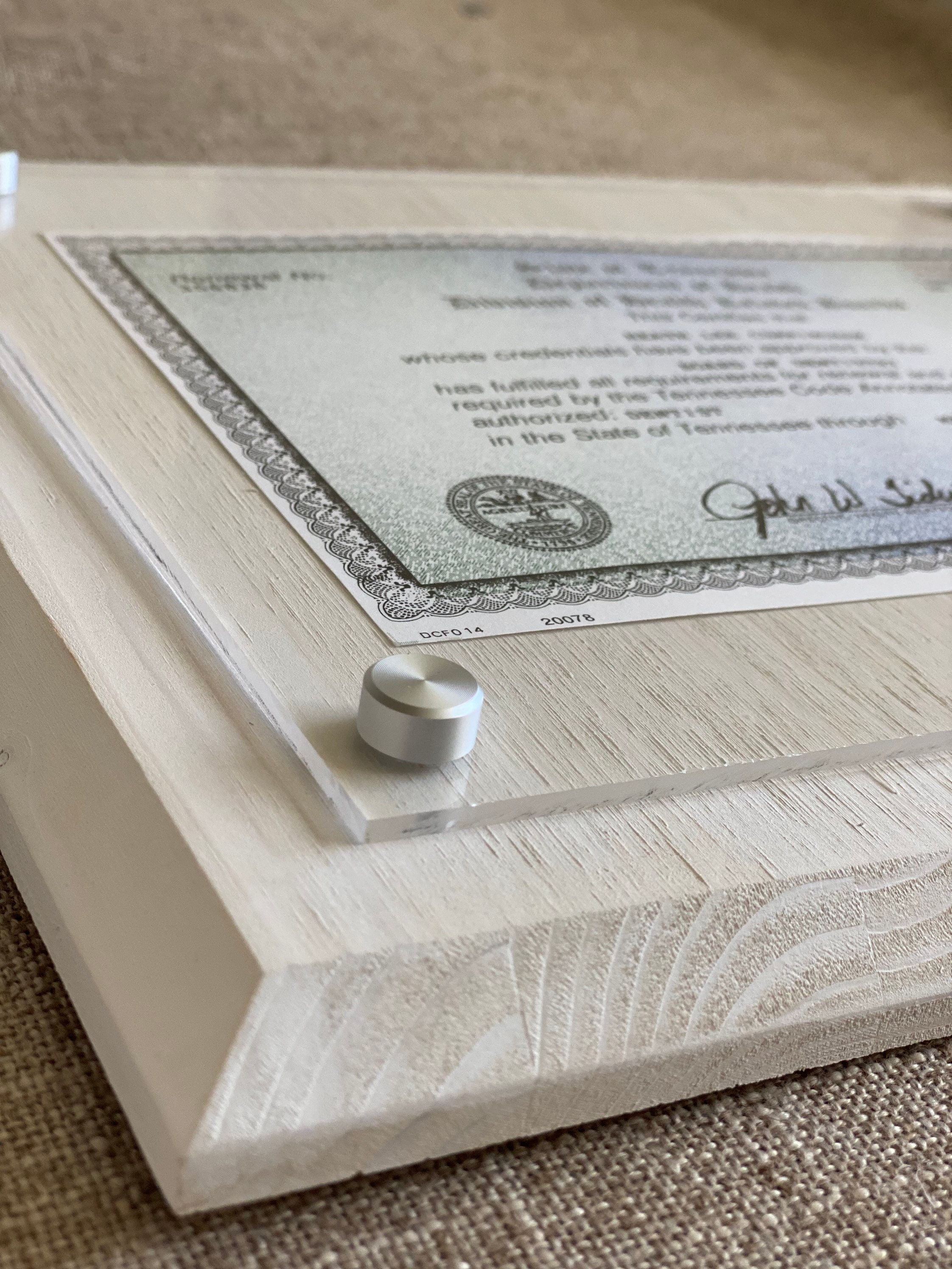 Marco madera imitacion aluminio, enmarcado titulos-diplomas, 28x16mm