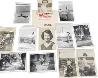 1950年代のヴィンテージ白黒写真セット、オートバイ、シボレー車、キスをするカップル、テキサス