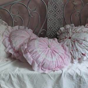 Coussin rond floral rose avec volant Décoration shabby chic Chalet français Coussins ronds en coton Coussins naturels faits main Décoration de ferme image 6