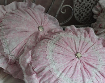 Rosa florales rundes Kissen mit Rüschen, Shabby-Chic-Dekor, französisches Landhaus-Baumwolle, runde Kissen, natürliche handgefertigte Kissen, Bauernhaus-Dekor