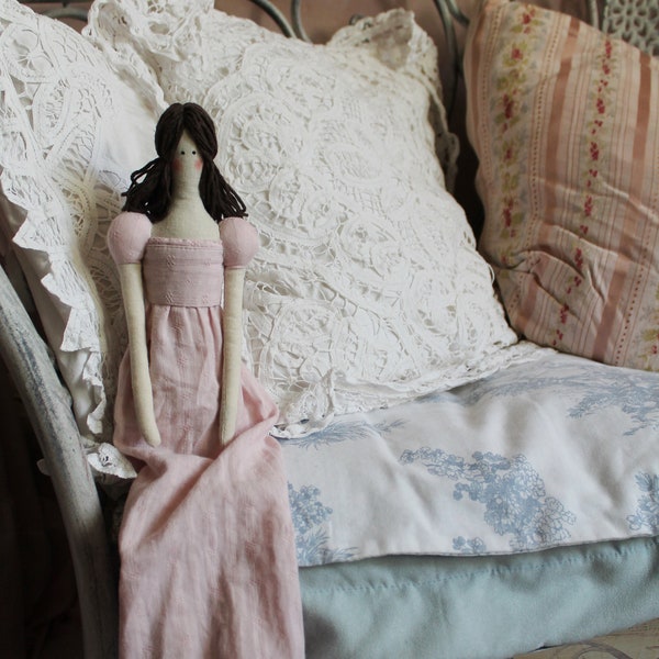 Jane Austen cadeaux Tilda poupée faite à la main poupée textile poupée Regency poupée cottage anglais Shabby Chic Pride et poupée préjugés Cadeau pour elle