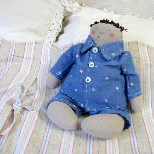 Poupée Tilda, garçon en pyjama bleu, décoration de chambre d'enfant, poupée OOAK, poupée héritage, jouets pour enfants, cadeau pour petites filles, poupées en tissu