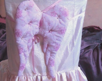 Alas de ángel rosas: decoración infantil rústica y chic hecha a mano con campanas