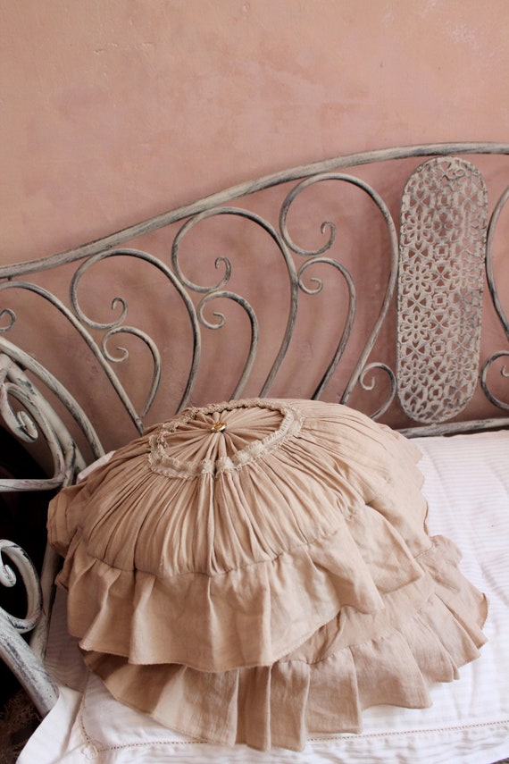 Cuscini Rotondi Beige Shabby Chic Cuscini Beige Volant Gettare Etsy
