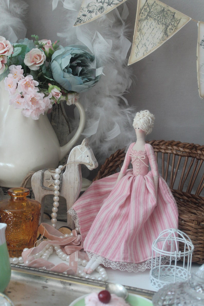 Marie Antoinette dolls Tilda dolls French court doll Textile Handmade doll Baroque style doll Rococo French court style doll Gift for her zdjęcie 6