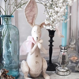 Arredamento bianco Shabby chic Coniglio di campagna francese Coniglietto shabby chic Fatto a mano Tessile Fattoria Farcito bambola di lepre Arredamento primaverile Coniglietto di Pasqua white bunny