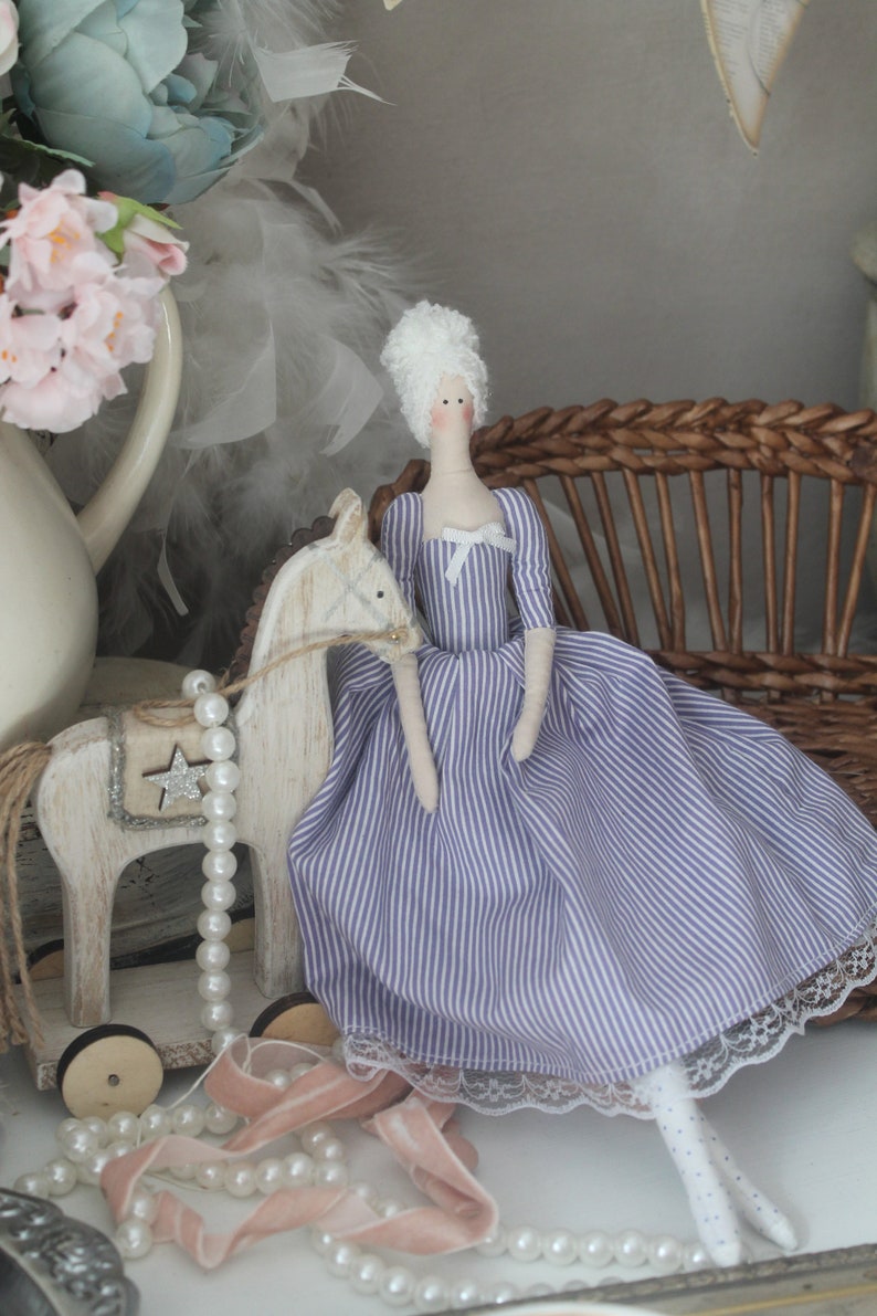 Marie Antoinette Puppen Tilda Puppen Französische Hof Puppe Textil Handgemachte Puppe Barock Stil Puppe Rokoko Französische Hof Puppe Geschenk für Sie blue stripes dress