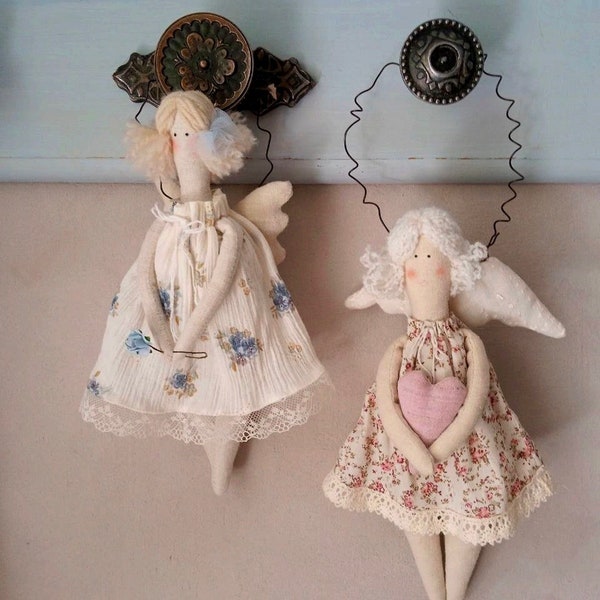 Décoration d'été chalet suspendu ange poupée ange Tilda ange textile fait main décoration shabby chic chambre d'enfant ange porte suspendu roses bleues