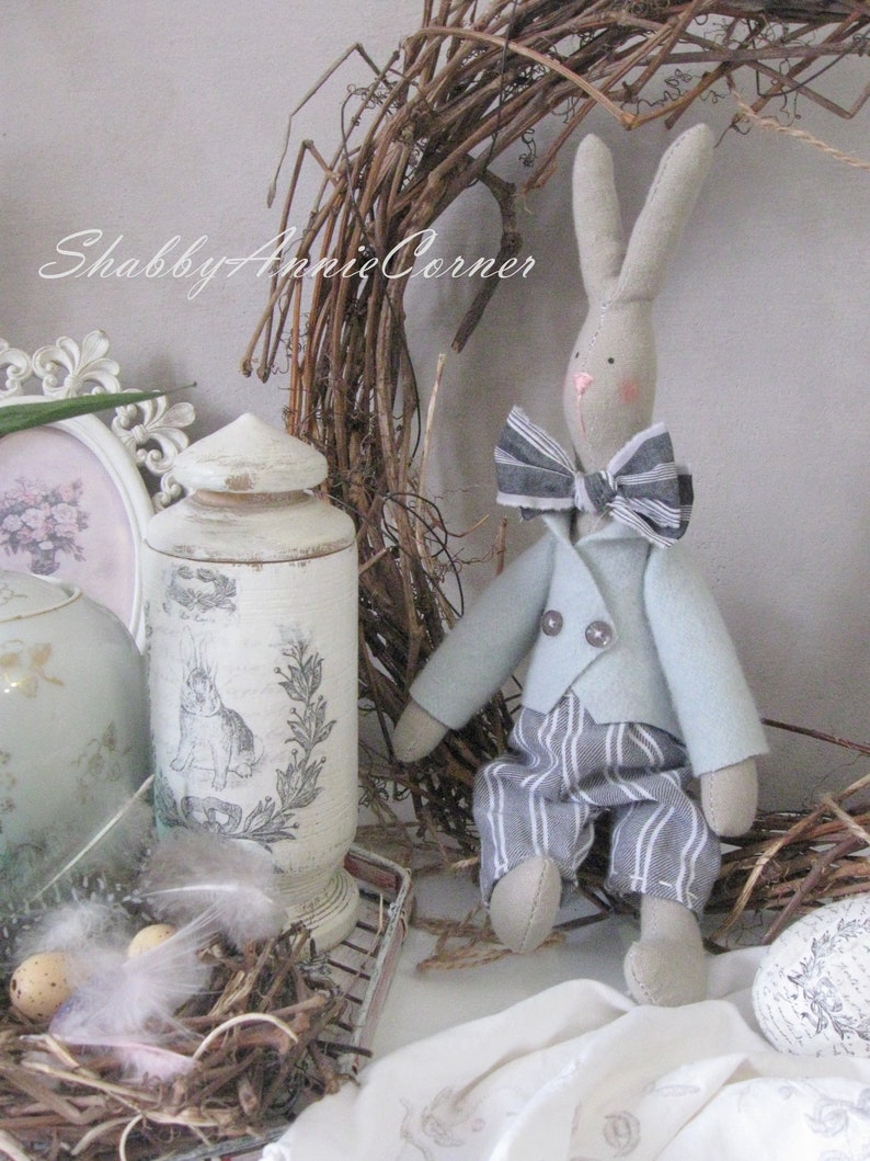 Kleiner Häschen im weißen Kleid Handgemachter Textilhase Kaninchen Tilda Häschen Vintage-Stil Kinderzimmer Shabby Chic Häschen weiches Häschen Geschenk für Mädchen Bild 9