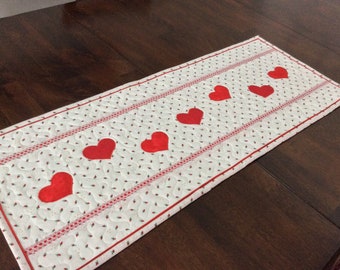 Hearts and Flowers Valentine Quilted Table Runner