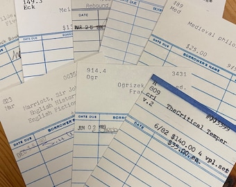 25 tarjetas de préstamo de biblioteca antiguas (una o ninguna firma o sello)