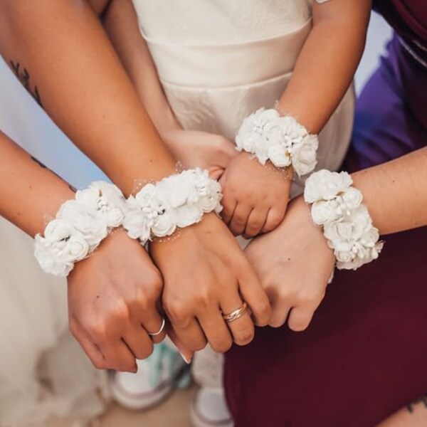 corsage, bracciale floreale, damigelle, sposa, testimoni, bracciali di fiori, sposa, accessori,