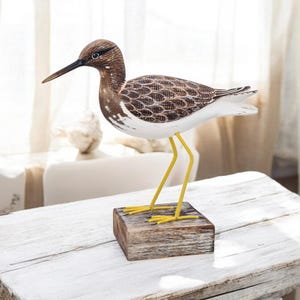 Adorno de madera de zarapito tallado a mano, figura de ave marina de comercio justo tallada a mano, accesorio de decoración costera para el hogar, regalo de ave costera