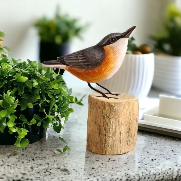 Sittelle en bois sculptée à la main / Ornement d'oiseau en bois / Commerce équitable / Cadeau d'anniversaire ou de Noël / Bel oiseau de trappe de noix sculpté