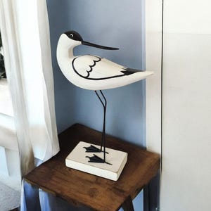 Handgesneden AVOCET-beeldje 26 cm (10,2&quot;) hoog / Fairtrade / Kluut kustvogelbeeldje / Accent strandhuis / Decor kuststijl