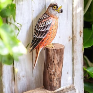 Carved RED KITE / Fairtrade Wood Bird Ornament / Falco tinnunculus / Hand Carved Woodland Falcon Bird Figurine / Gift for Bird Enthusiast