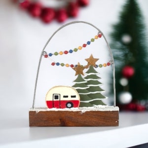 Shoeless Joe Handcrafted Festive Caravan Christmas Decoration - Handmade Cute Tin and Wood Xmas Caravan Ornament Shelf Mantle Decor