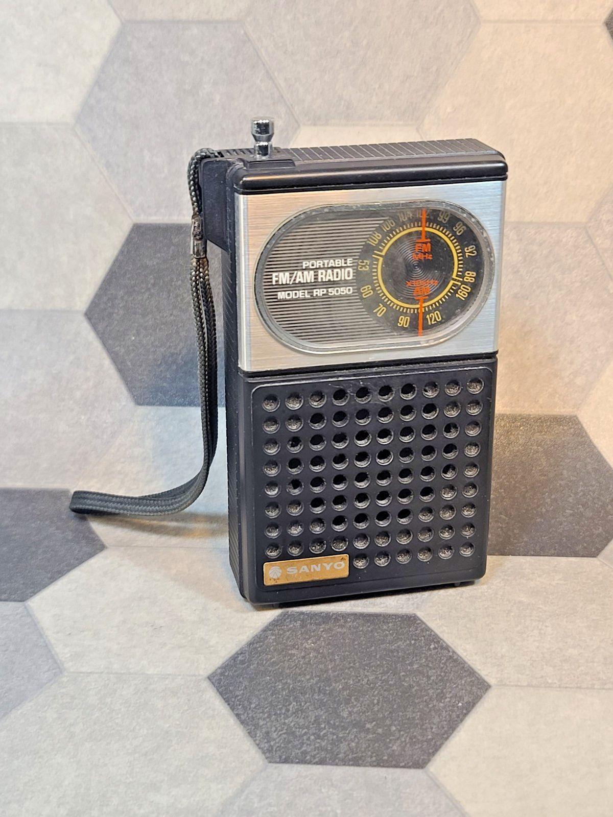 Vintage Sanyo Radio - Etsy