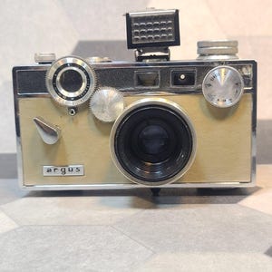 Argus C3 Matchmatic  35mm Camera w/ 50mm F3.5 Cintar Lens