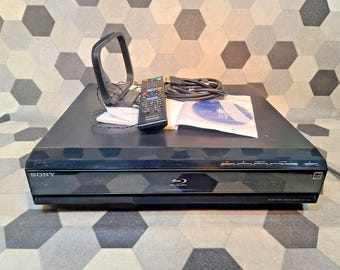 Sony HCD-E300 5.1 Home Theater Receiver Blu-ray/dvd/cd Player BDV-E300 W/ Remote